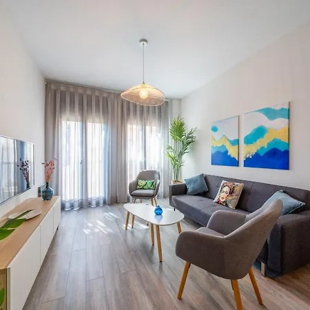 Centre Pool & Parking Apartment Malaga