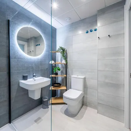 Centre Pool & Parking Apartment Malaga