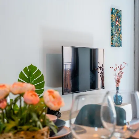 Centre Pool & Parking Apartment Malaga