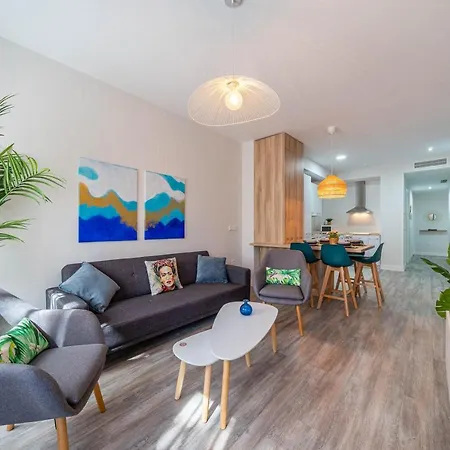 Centre Pool & Parking Apartment